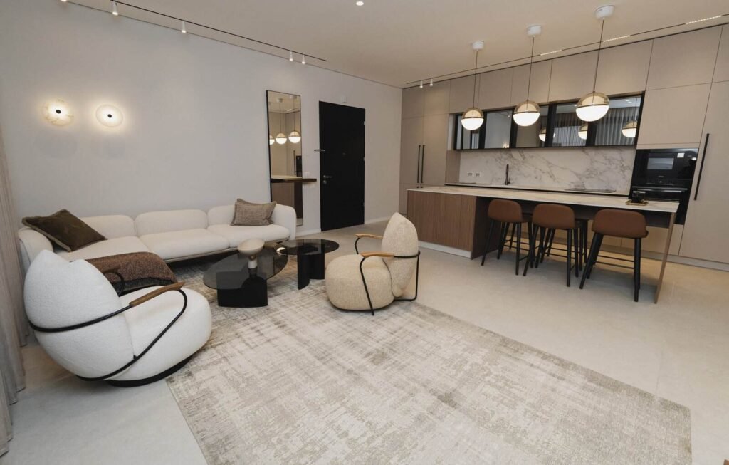 Art Ra'anana by Briga, high-ceilinged living room