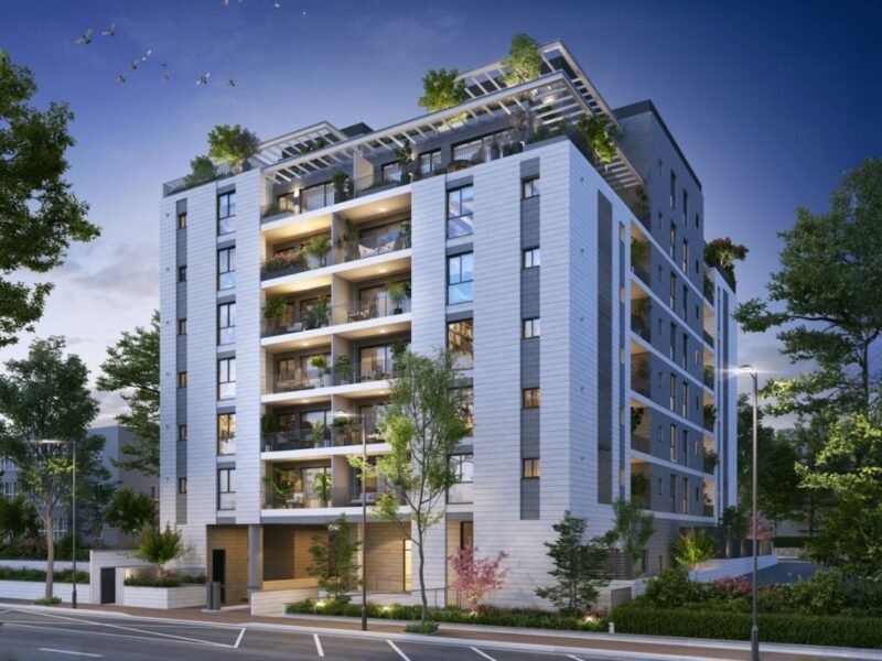 24 Borochov, Central Ra'anana