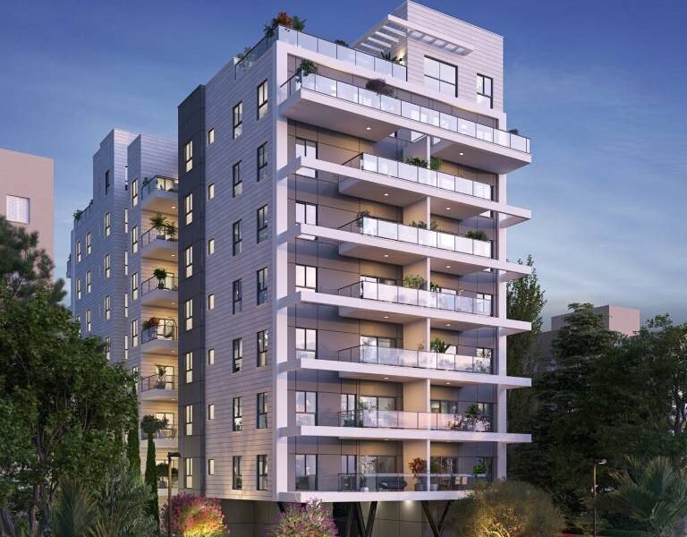Schwarz 25, Central Ra'anana